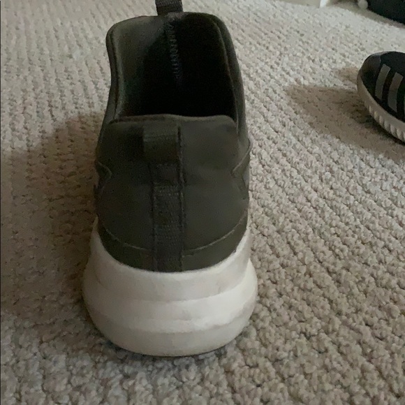 Woman’s puma shoes - Picture 3 of 3